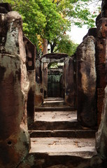couloir et perspective sur le passe, temple khmer