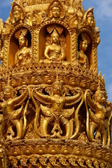 Fototapeta na wymiar colonne doree, Ubon Ratchathani