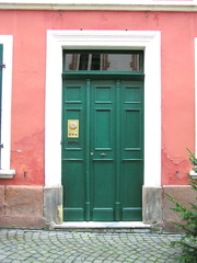 Fototapeta na wymiar grüne Tür