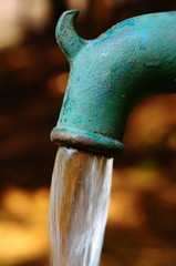 water splash from pump pipe