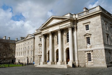 Fototapeta na wymiar Dublin, Trinity College, Parliament Square, kaplica (1798)