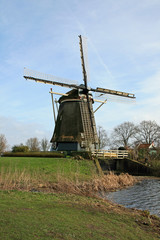 Fototapeta na wymiar The windmill in Dutch countryside