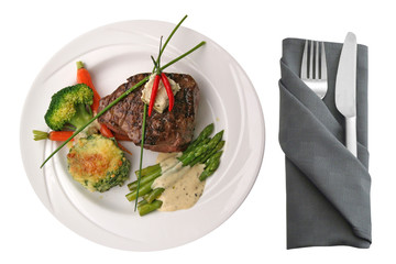 Fleischgericht mit Besteck