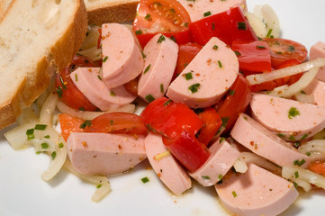 Wurstsalat mit Tomaten und Paprika