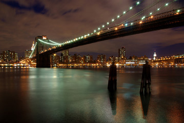 brooklyn bridge by night