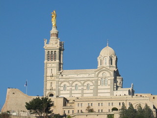 Fototapeta na wymiar Katedra Notre Dame guard Marseille