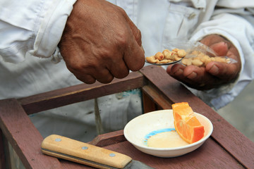 Vendeur de cacahuètes au Guatemala