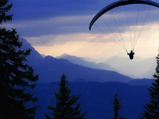  gleitschirmflieger vor alpenpanoroama © avarooa
