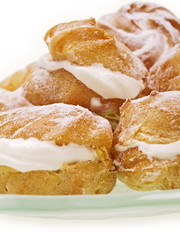 gebäck windbeutel mit vanillesahne