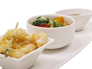 fritiert/gebackene tintenfisch mit gesundes wok gemüse