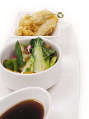 fritiert/gebackene tintenfisch mit gesundes wok gemüse