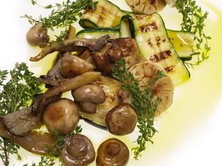 antipasti knoblauch,pilze,zucchini