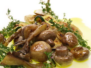 antipasti artischocken,pilze,zucchini