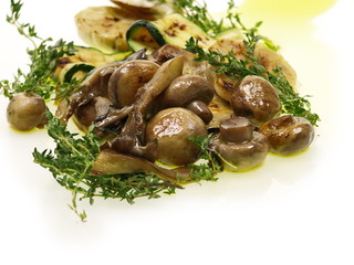 antipasti artischocken,champignon,zucchini