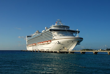 Fototapeta na wymiar Cruise ship in exotic port