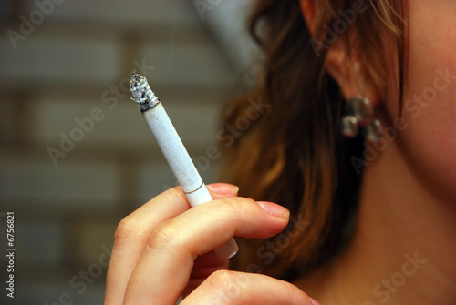 Как малышки сигареты курят
