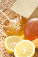 honey and lemon bath