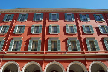 façade ocre