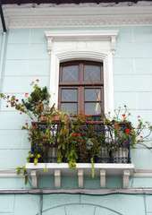 Fototapeta na wymiar okno balkonowe Quito Ekwador architektura