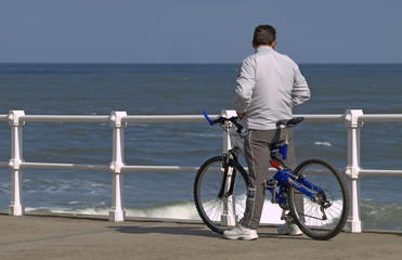 Hombre en bicicleta