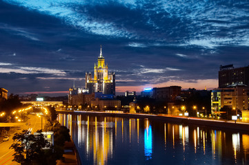 Fototapeta na wymiar Moskwa widok miasta nocą