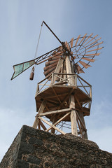 molino de viento en lanzarote (islas canarias)
