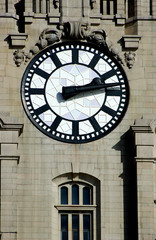 Fototapeta na wymiar clock face on the mersey