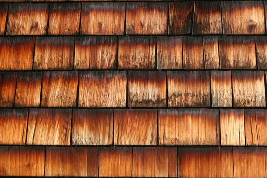 D&eacute;tail des tuiles de bois d'un batiment de la station d'Avoriaz