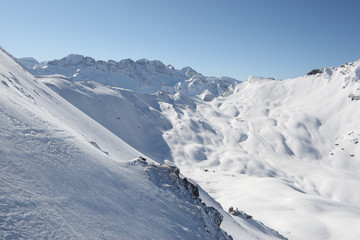 Fototapeta na wymiar Pistes de ski