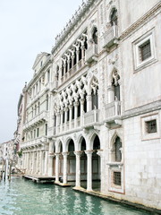 Fototapeta na wymiar Hotel White Palace w Wenecji przy kanale. Włochy.