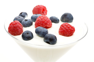 Frische Früchte auf Yoghurt