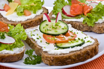 Healthy sandwich- whole grain bread, vegetables