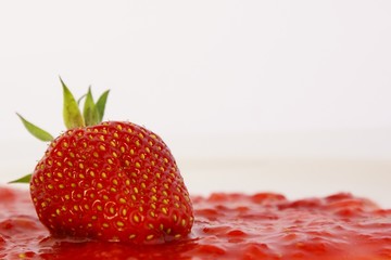 fraise sur son coulis