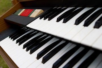 Naklejka premium Retro Organ keys