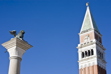 Fototapeta na wymiar saint mark square campanile