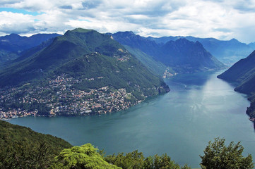 Fototapeta na wymiar Jezioro Lugano