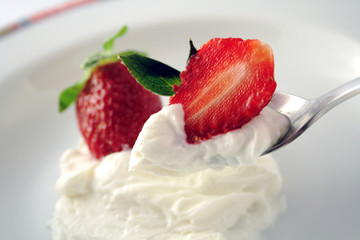 Erdbeeren auf Speisequark