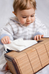 bébé mouchoir rhume moucher malade enfant virus