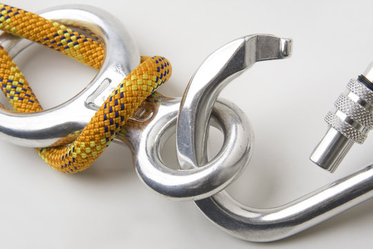 Aluminium figure eigth with rope and carabiner connected