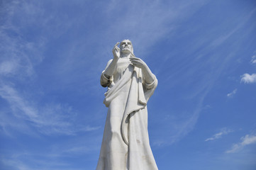 Statue of jesus christ against blue sky