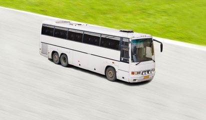 whute bus in motion © alma_sacra