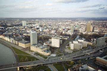 Fototapeta na wymiar Dusseldorf na Renie z góry