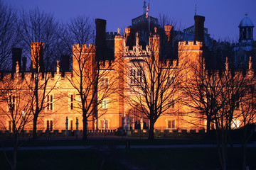 Hampton Court Palace at Night - obrazy, fototapety, plakaty