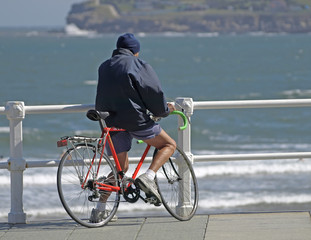 Anciano en bicicleta