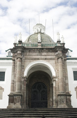 Fototapeta premium cathedral national on plaza grande quito ecuador