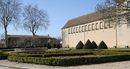 jardin de l abbaye de bourg © loflo