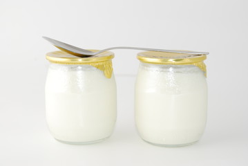 deux pots de yahourt