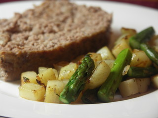 Meatloaf with Potatoes and Asparagus