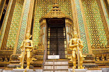  Wat Phra Kaeo Temple, bangkok, Thailand..