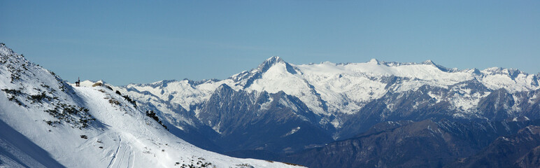 Fototapeta na wymiar Panorama invernale in Trentino